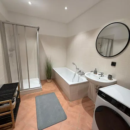 아파트 Moderne Designwohnung Fuer 6 Personen Mit 2 Baedern *