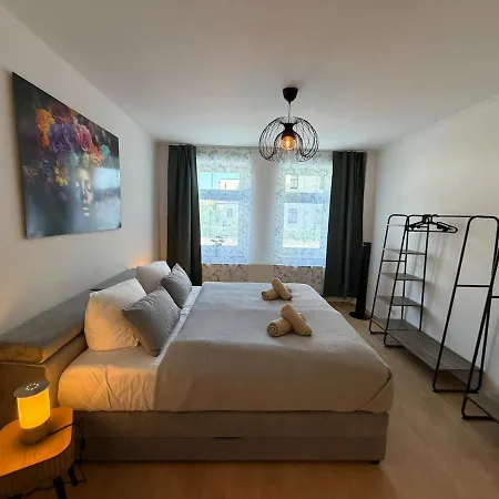 Moderne Designwohnung Fuer 6 Personen Mit 2 Baedern Appartement Dresde