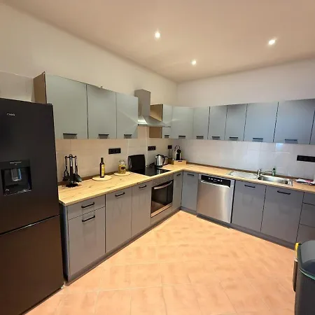Moderne Designwohnung Fuer 6 Personen Mit 2 Baedern